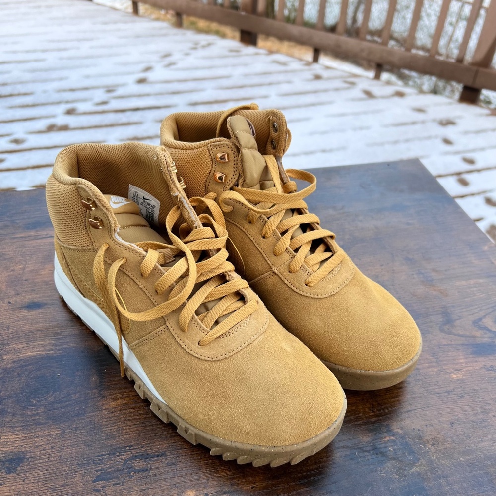 Nike Hoodland Suede boots in the Haystack colorway